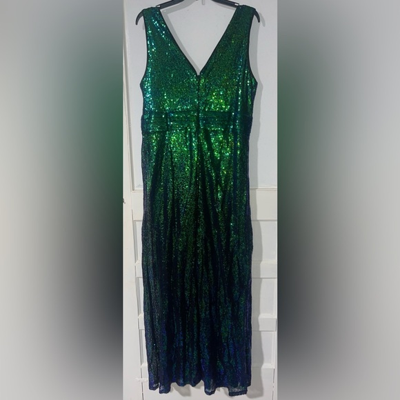 Ombré Sequin Embellished Maxi Gown - Picture 6 of 7